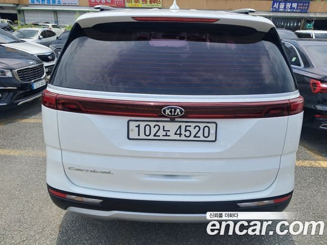 Kia Carnival 2021 — Фото 2/17