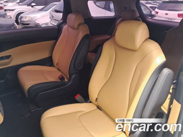 Kia Carnival 2021 — Фото 11/17