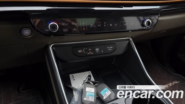 Kia Carnival 2024 — Фото 19/20