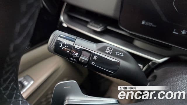Kia Carnival 2024 — Şəkil 33/37