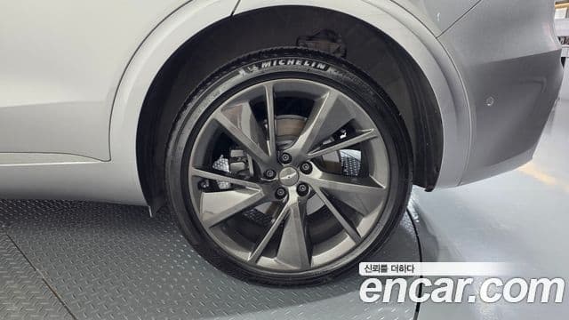 Genesis GV70 2021 — Photo 13/36