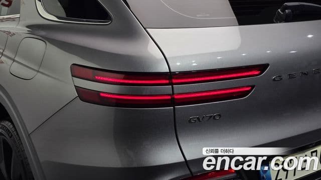 Genesis GV70 2021 — Photo 21/36
