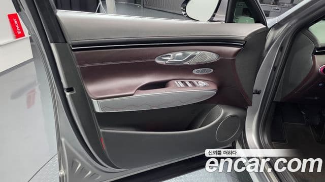 Genesis GV70 2021 — Photo 28/36