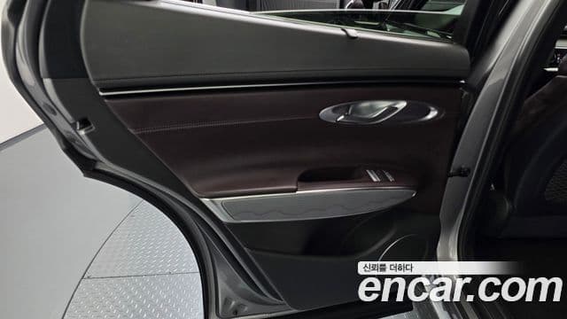Genesis GV70 2021 — Photo 23/36