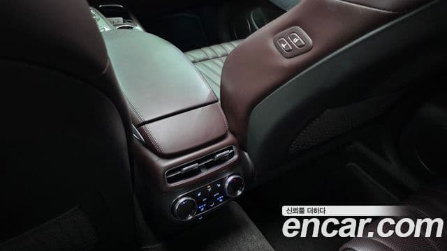 Genesis GV70 2021 — Photo 17/36
