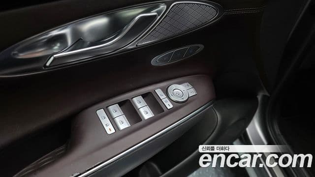 Genesis GV70 2021 — Photo 11/36