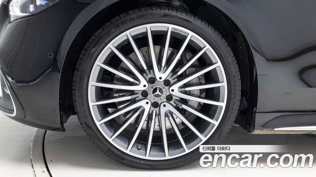 Mercedes-Benz S-Class 2025 — Photo 15/20
