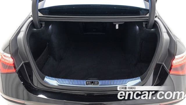 Mercedes-Benz S-Class 2025 — Photo 17/20
