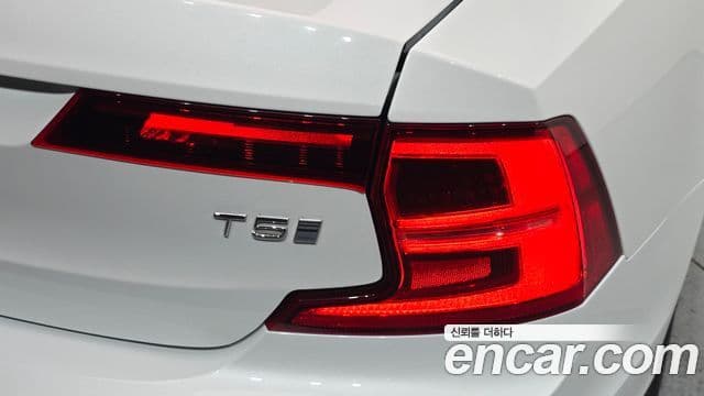 Volvo S90 2019 — Şəkil 36/37