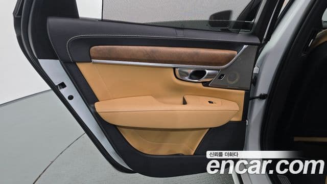 Volvo S90 2019 — Şəkil 30/37