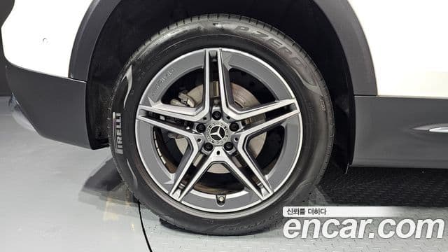 Mercedes-Benz GLB-Class 2022 — Фото 5/20