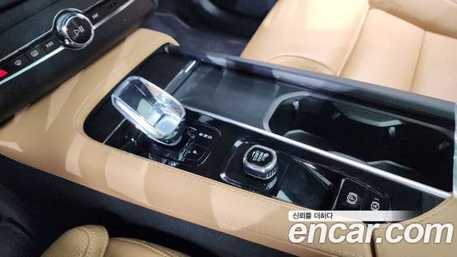 Volvo XC90 2023 — Şəkil 9/20