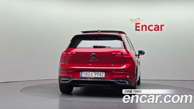 Volkswagen Golf 2022 — ფოტო 17/33