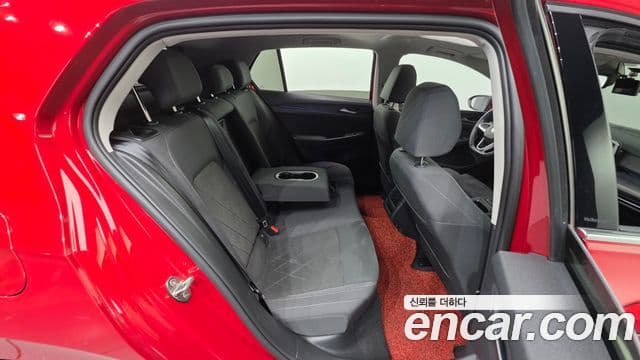Volkswagen Golf 2022 — ფოტო 23/33