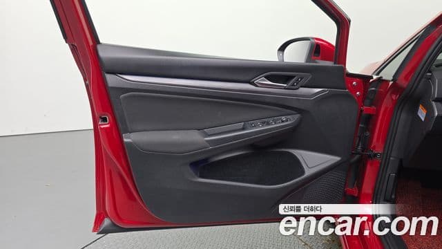 Volkswagen Golf 2022 — ფოტო 8/33