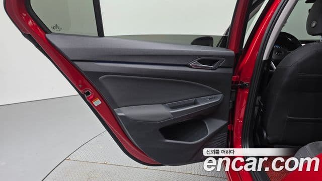Volkswagen Golf 2022 — ფოტო 13/33