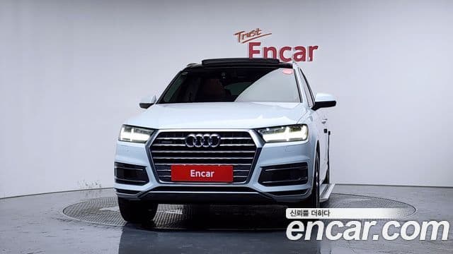 Audi Q7 2019 — ფოტო 2/20