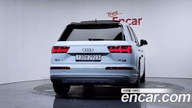 Audi Q7 2019 — ფოტო 3/20