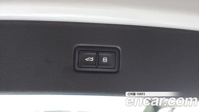Audi Q7 2019 — ფოტო 18/20