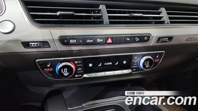 Audi Q7 2019 — ფოტო 8/39