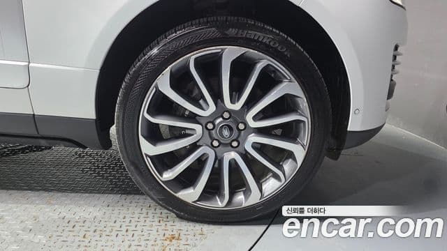Land Rover Range Rover 2021 — Photo 28/39