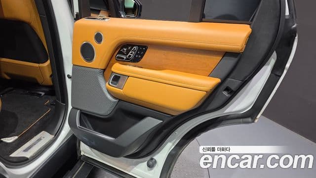Land Rover Range Rover 2021 — Photo 20/39