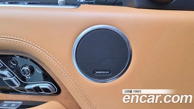 Land Rover Range Rover 2021 — Photo 32/39