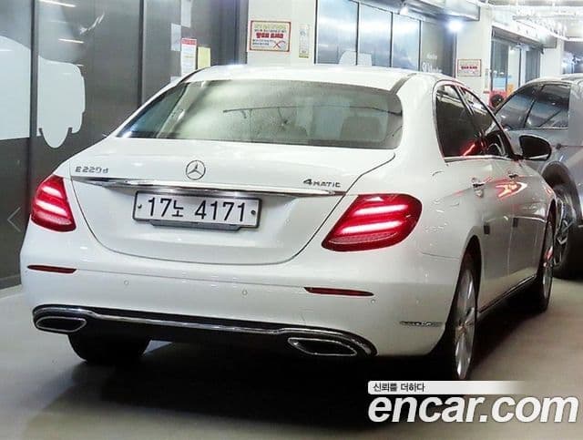 Mercedes-Benz E-Class 2018 — Şəkil 11/20