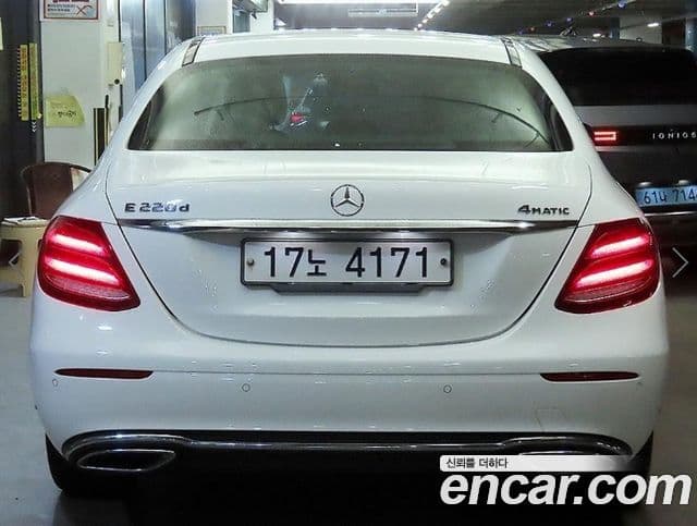 Mercedes-Benz E-Class 2018 — Şəkil 17/20
