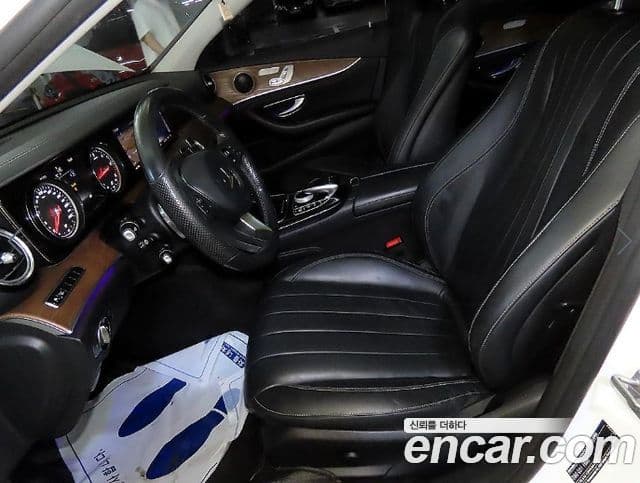 Mercedes-Benz E-Class 2018 — Şəkil 19/20