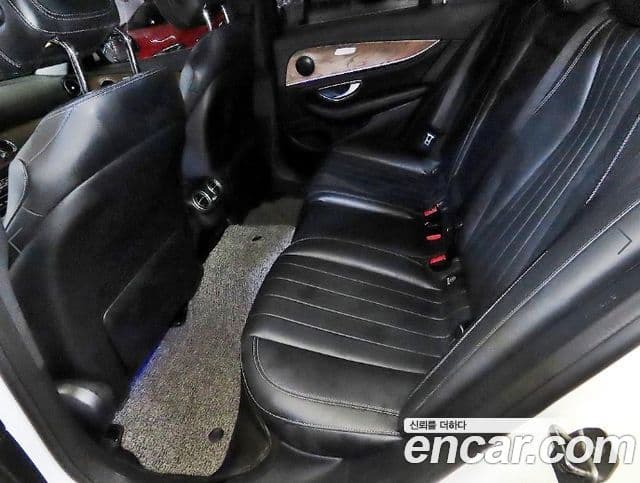 Mercedes-Benz E-Class 2018 — Şəkil 7/20