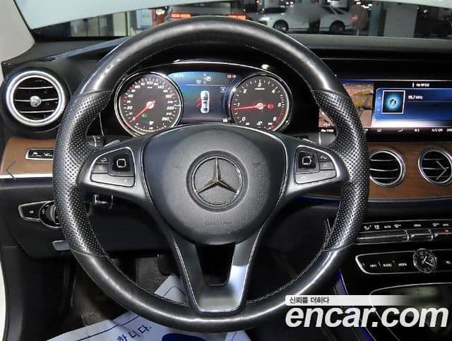 Mercedes-Benz E-Class 2018 — Şəkil 13/20