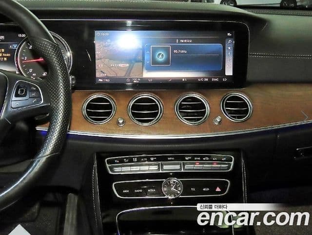 Mercedes-Benz E-Class 2018 — Şəkil 9/20