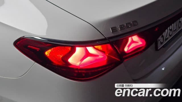 Mercedes-Benz E-Class 2024 — ფოტო 15/30