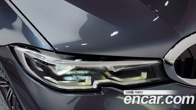 BMW 3 Series 2021 — Photo 23/31