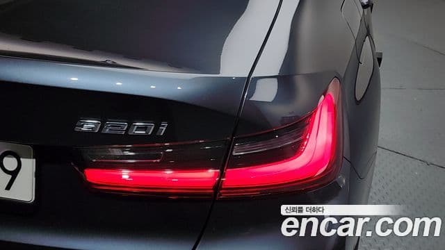 BMW 3 Series 2021 — Photo 16/31