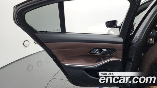 BMW 3 Series 2021 — Photo 28/31
