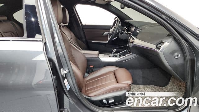 BMW 3 Series 2021 — Photo 19/31