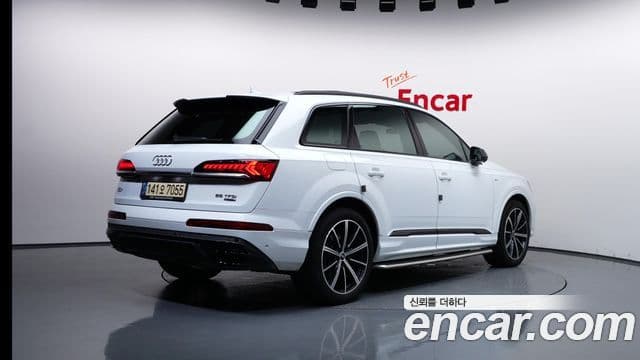 Audi Q7 2021 — Фото 2/20
