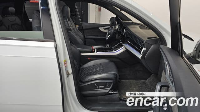 Audi Q7 2021 — Şəkil 38/39