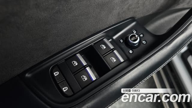 Audi Q7 2021 — Şəkil 14/39