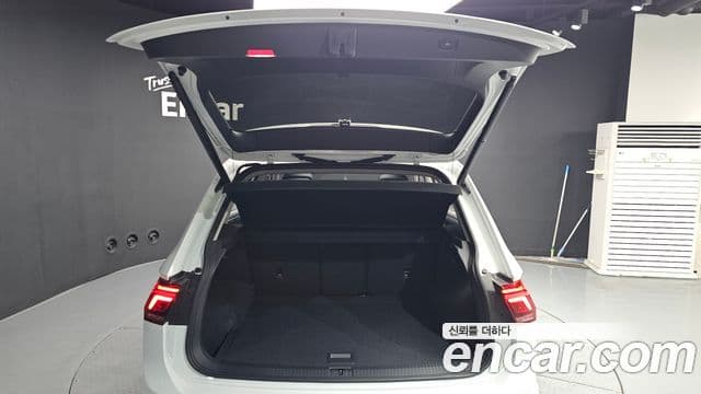 Volkswagen Tiguan 2024 — Şəkil 33/35