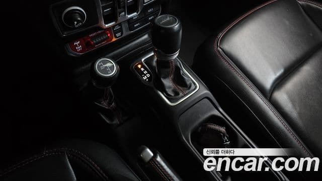 Jeep Gladiator 2021 — ფოტო 14/30