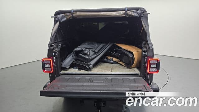 Jeep Gladiator 2021 — ფოტო 8/30
