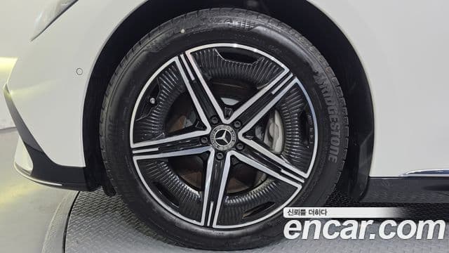 Mercedes-Benz EQE 2024 — ფოტო 26/30