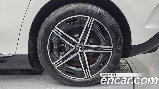 Mercedes-Benz EQE 2024 — ფოტო 8/30