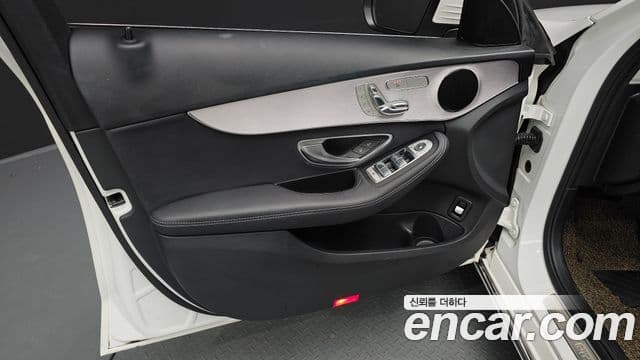 Mercedes-Benz C-Class 2020 — Şəkil 29/34