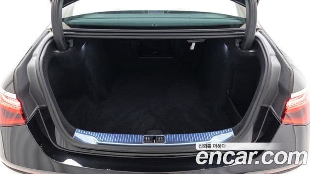 Mercedes-Benz S-Class 2025 — Photo 4/20