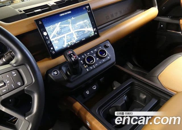 Land Rover Defender 2023 — ფოტო 13/20