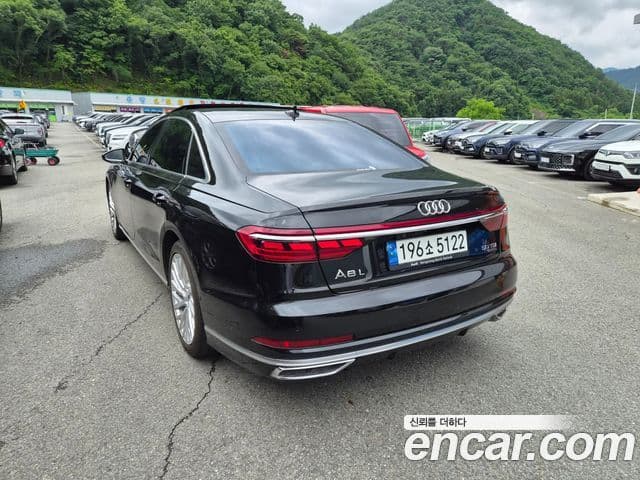 Audi A8 2021 — ფოტო 3/17